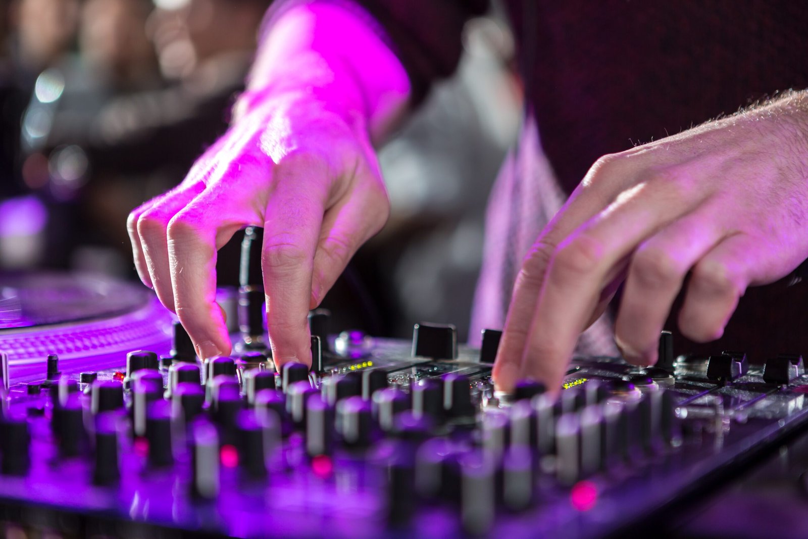 Contratar Dj para despedidas en Castellón